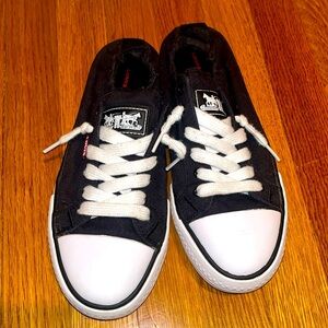 Levi’s comfort tech black canvas slip ons ladies size 6.5